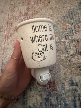 Scentsy White Ceramic "Home is Where My Cat Is" Plug-In Warmer